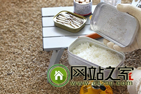 露营野炊好帮手 神奇器具炖蒸炒烤一锅完成