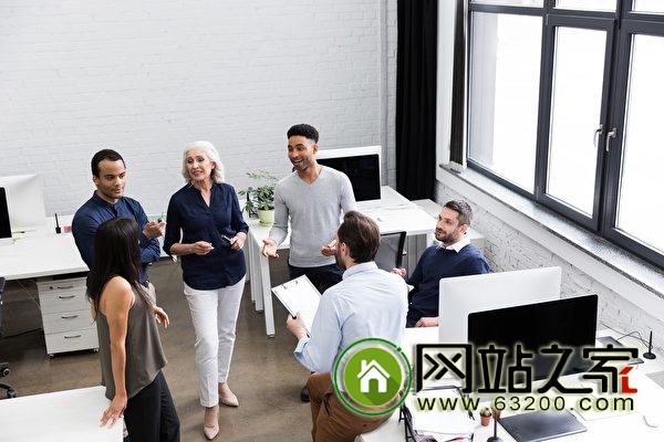 看到熟人却忘记对方的名字 该怎么办?