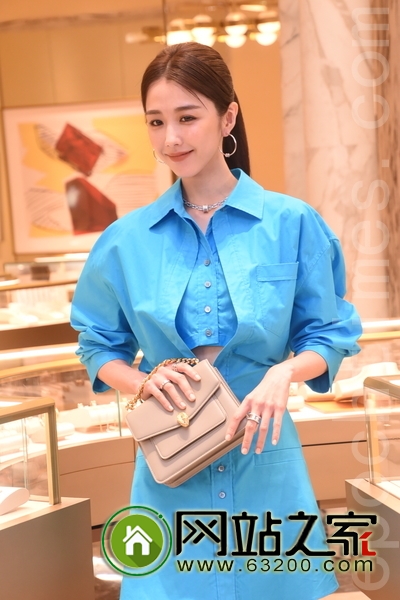 晒婚纱照意外成焦点 邵雨薇怕误会强调4个字